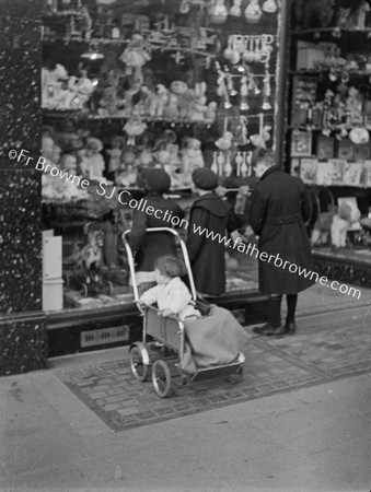 CHILDREN AT SHOP WINDOW  O'CONNELL ST.